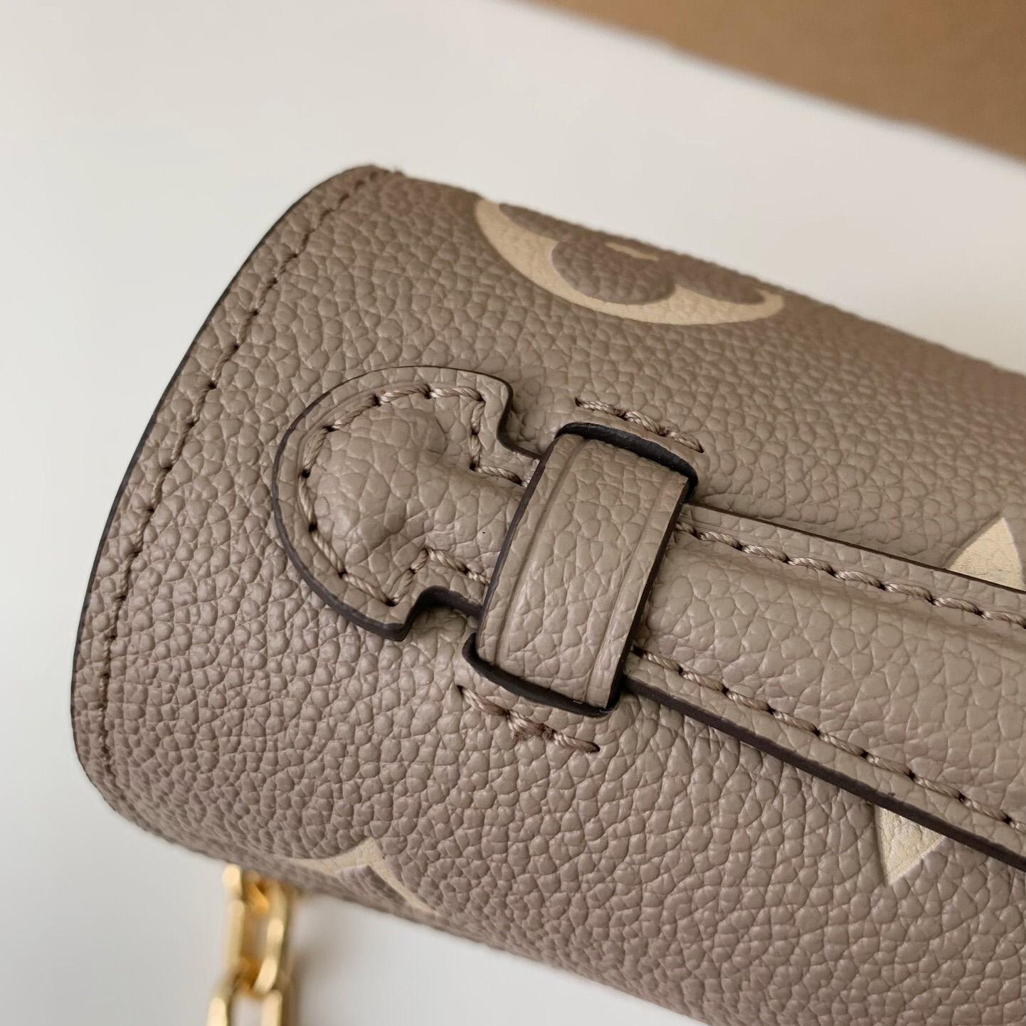 Louis Vuitton  Pochette Metis East West  (21.5 x 13.5 x 6 cm)      M23081 - DopestKickz