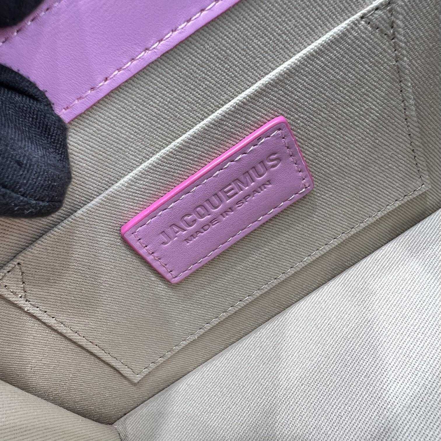 Jacquemus Le Chiquito Bag  (18x15.5x8cm) - DopestKickz