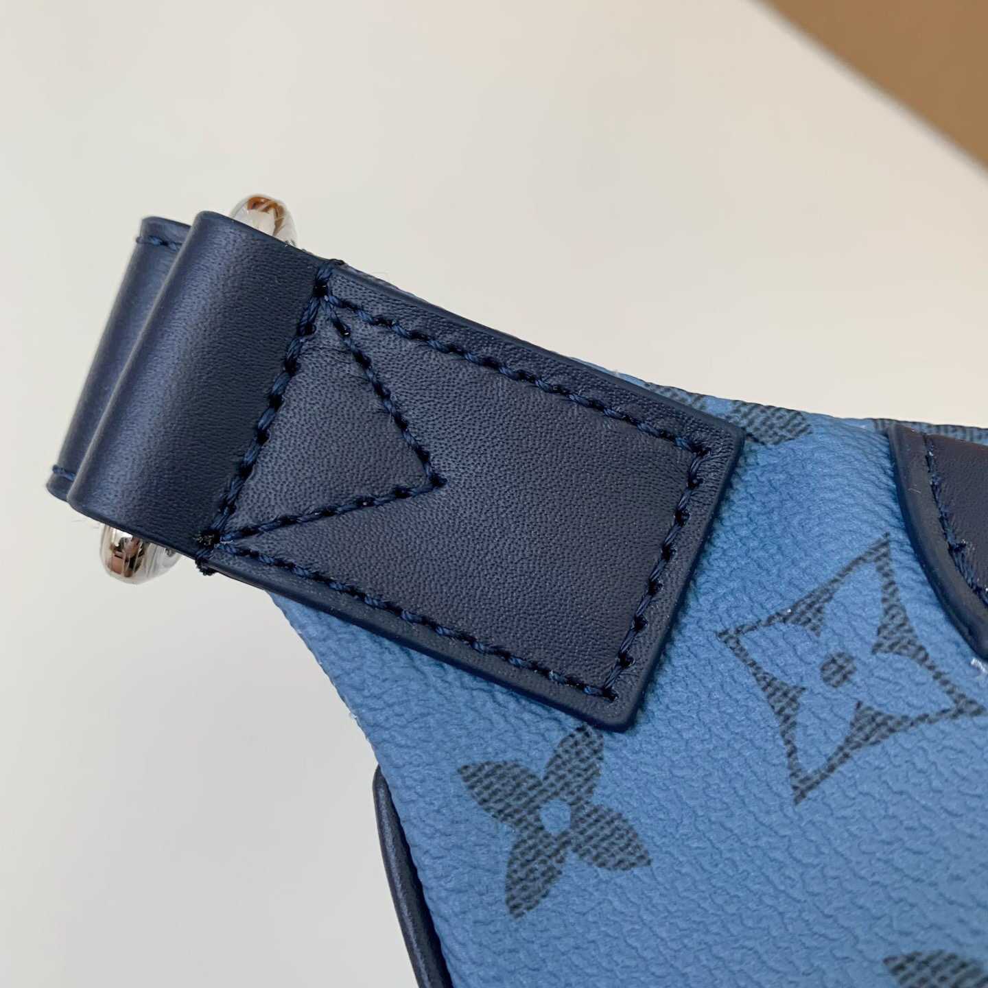 Louis Vuitton Discovery Bumbag  (44*15*9cm)   M22576 - DopestKickz