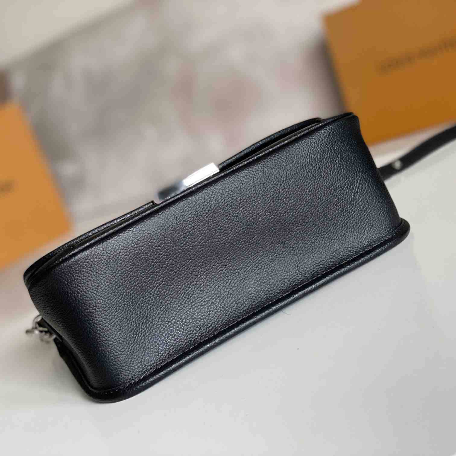 Louis Vuitton Buci    M59386 - DopestKickz