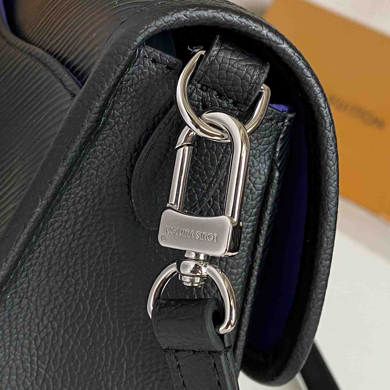 Louis Vuitton Buci    M59386 - DopestKickz