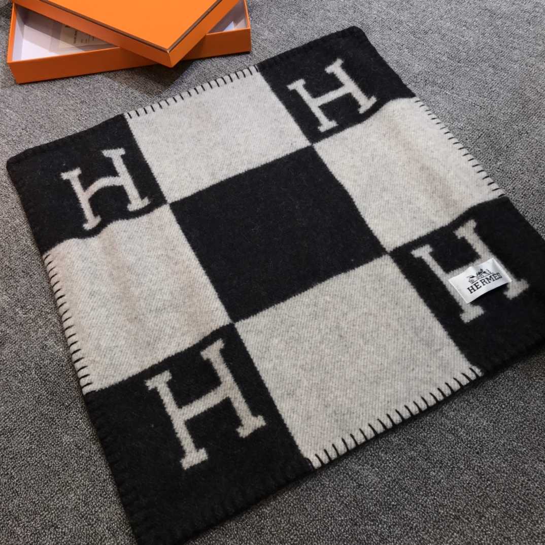 Hermes Avalon Pillow - DopestKickz