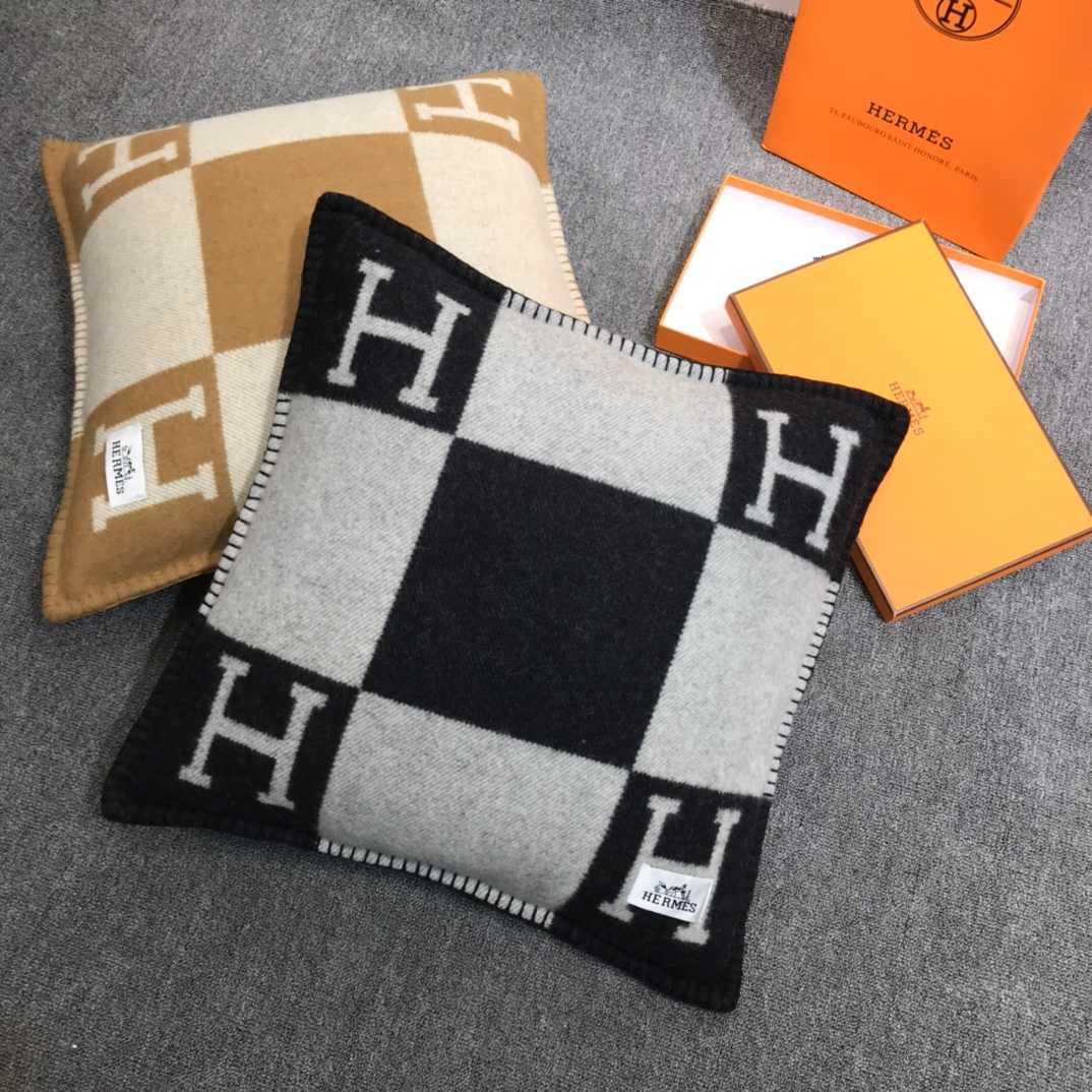 Hermes Avalon Pillow - DopestKickz