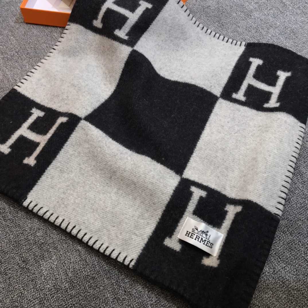 Hermes Avalon Pillow - DopestKickz