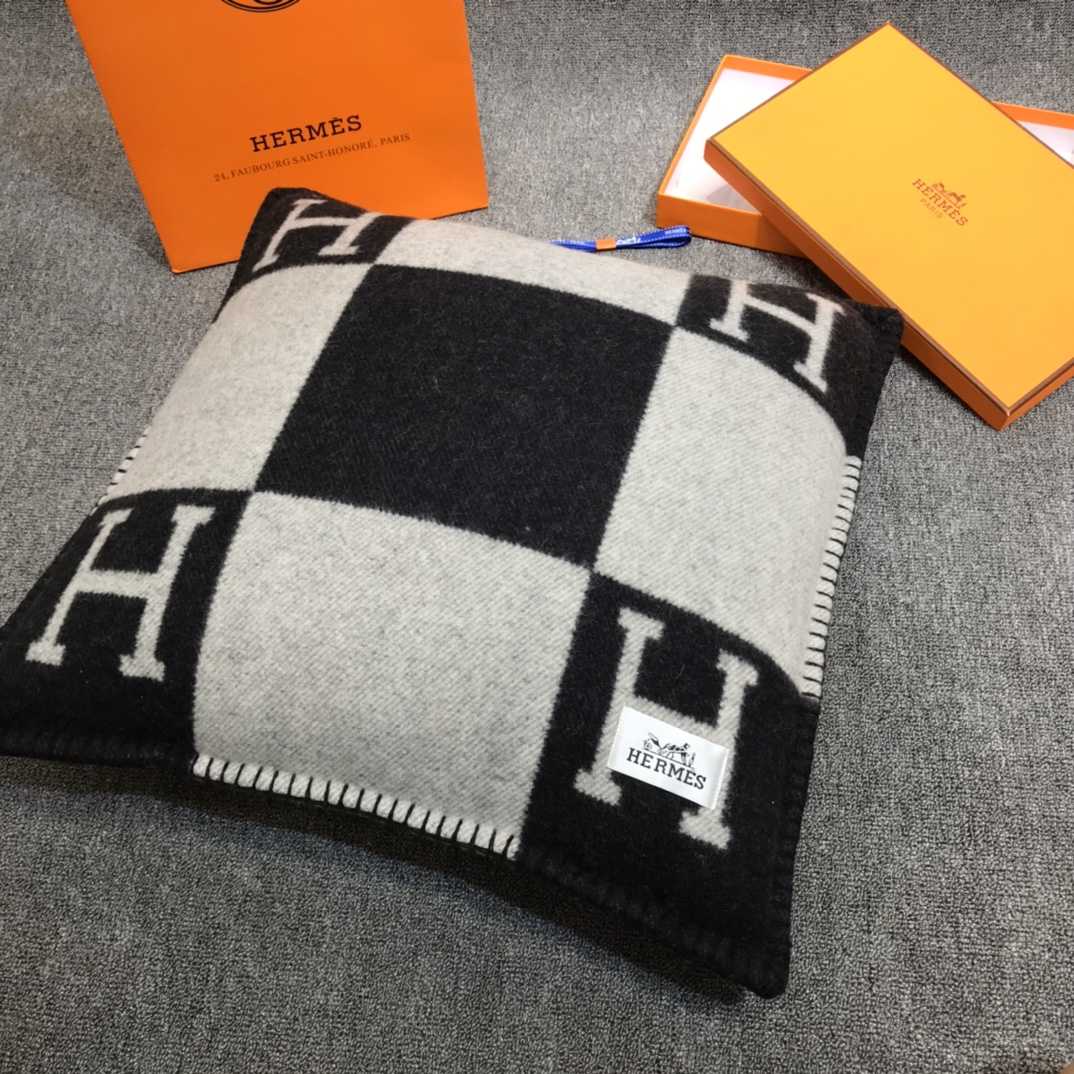 Hermes Avalon Pillow - DopestKickz