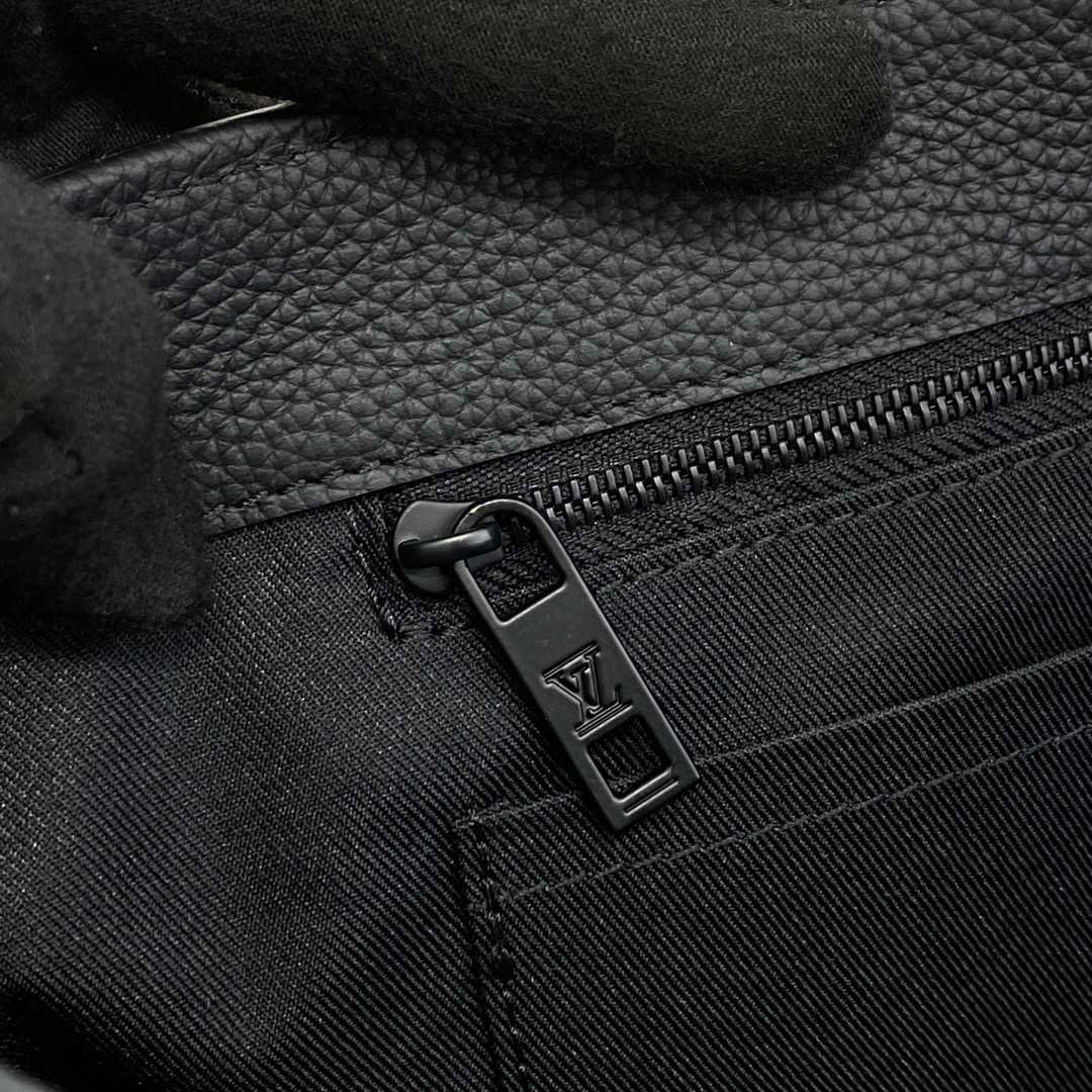 Louis Vuitton Fastline Tote LV Aerogram (38-32.5-13cm)   M22481 - DopestKickz