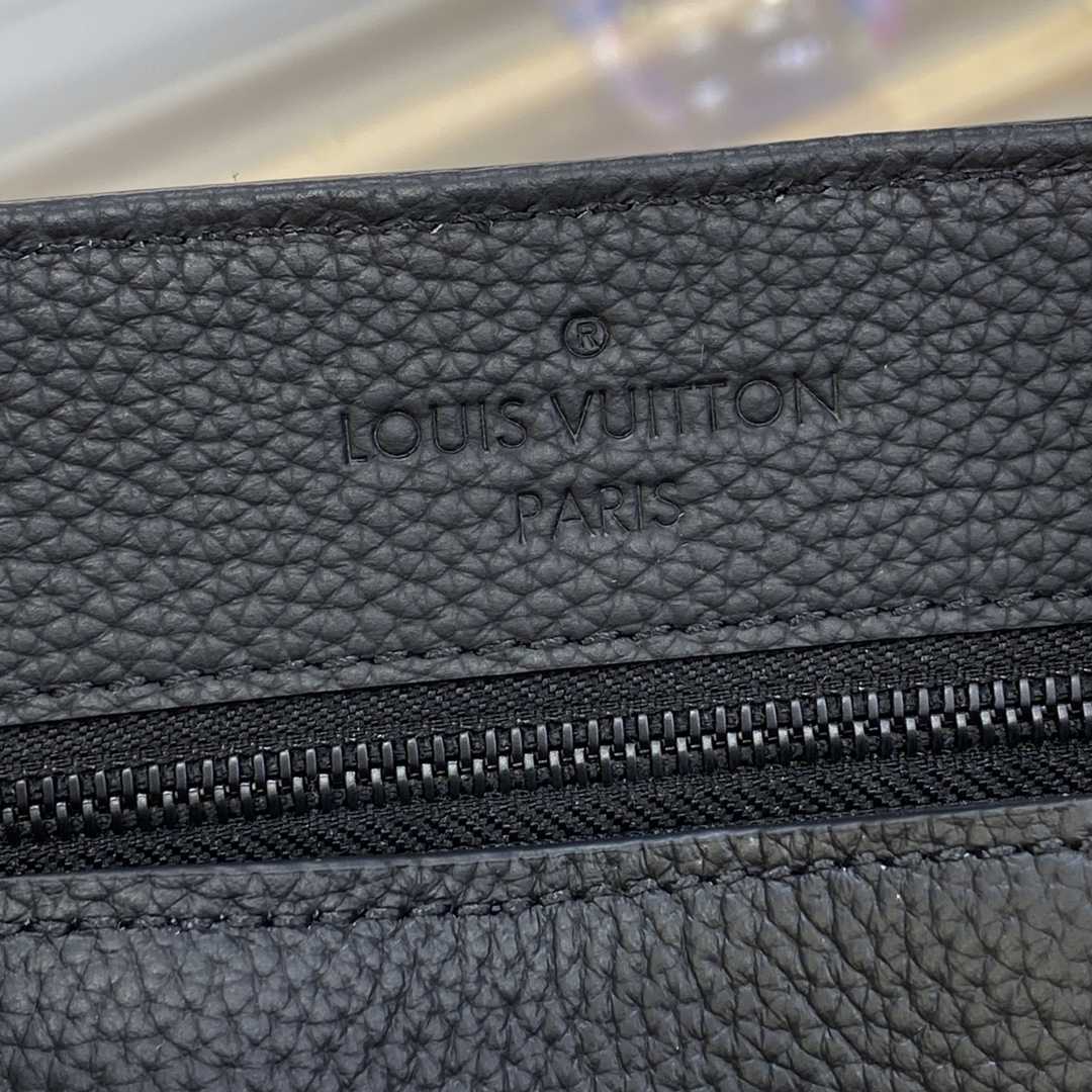 Louis Vuitton Fastline Tote LV Aerogram (38-32.5-13cm)   M22481 - DopestKickz