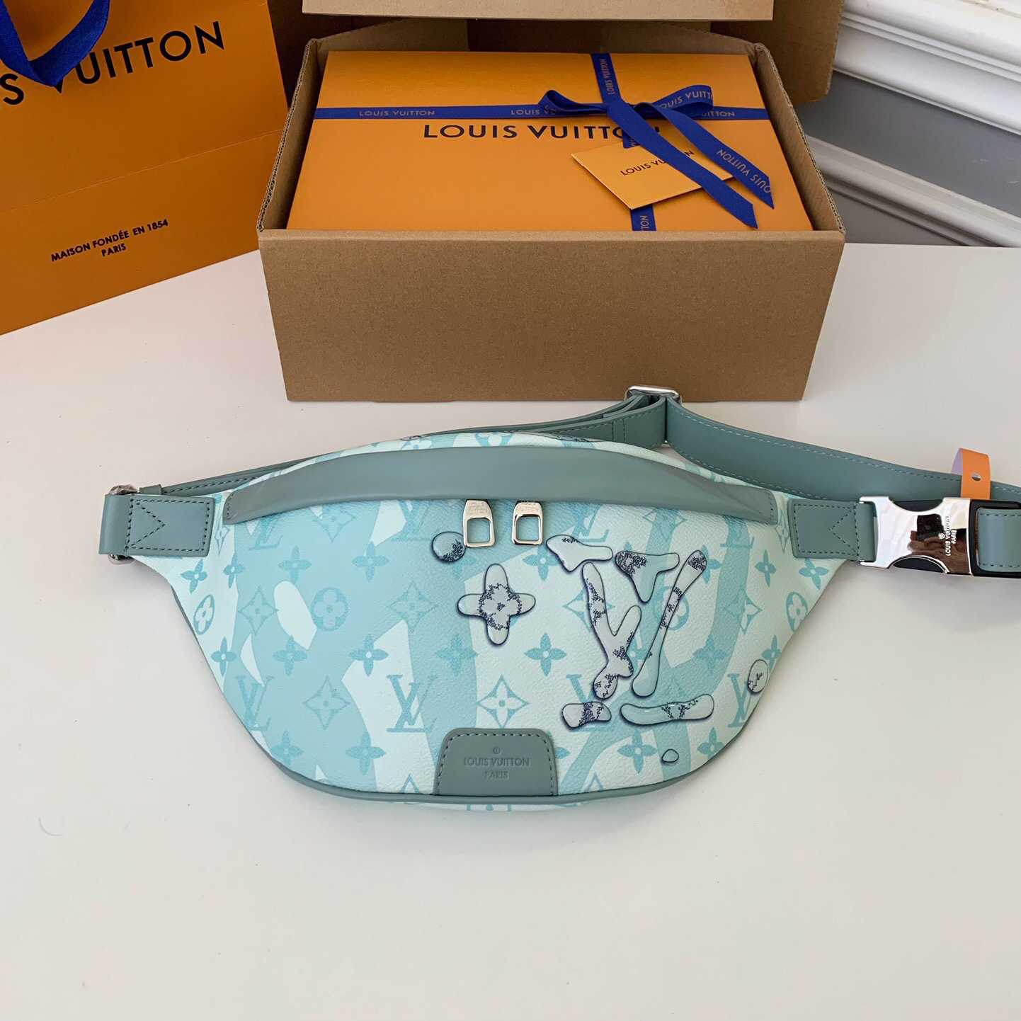 Louis Vuitton Discovery Bumbag  (44*15*9cm)   M22765 - DopestKickz