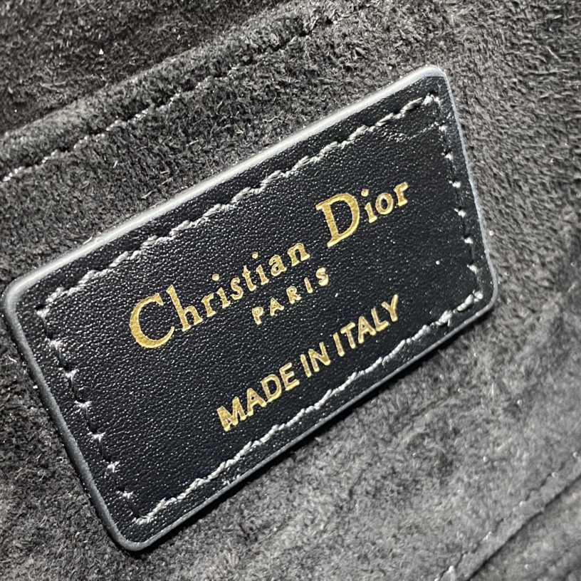 Dior Small 30 Montaigne Avenue Bag - DopestKickz