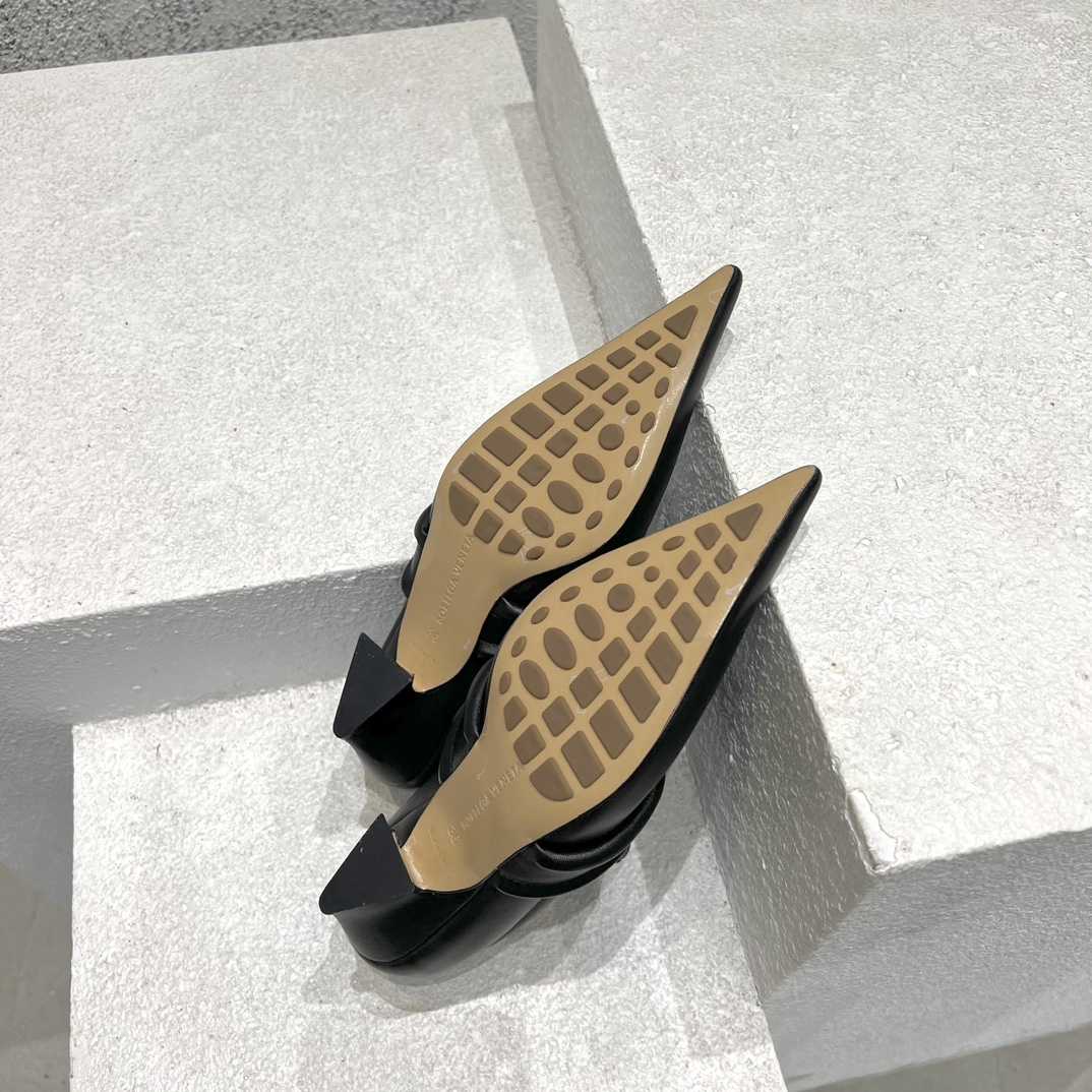 Bottega Veneta Spada Pump - DopestKickz