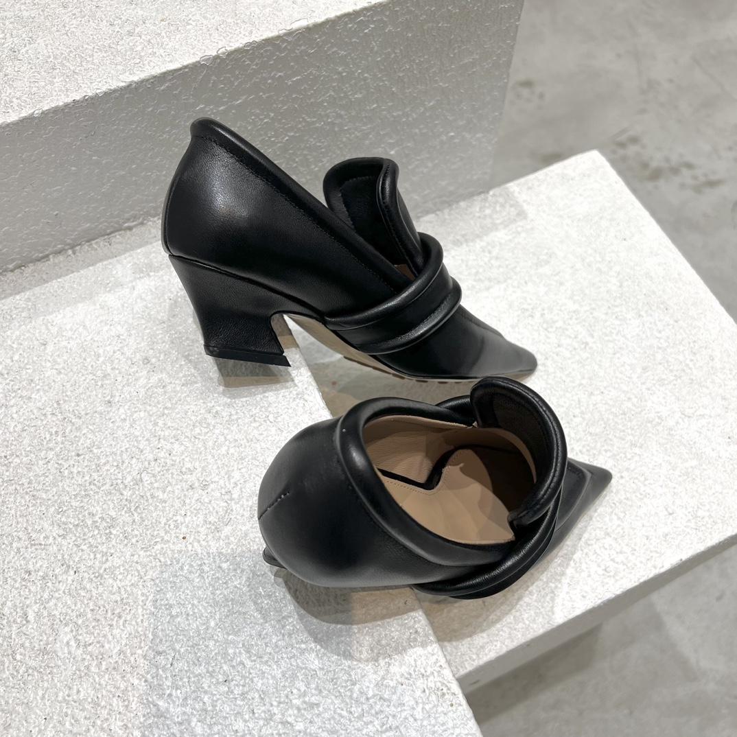 Bottega Veneta Spada Pump - DopestKickz