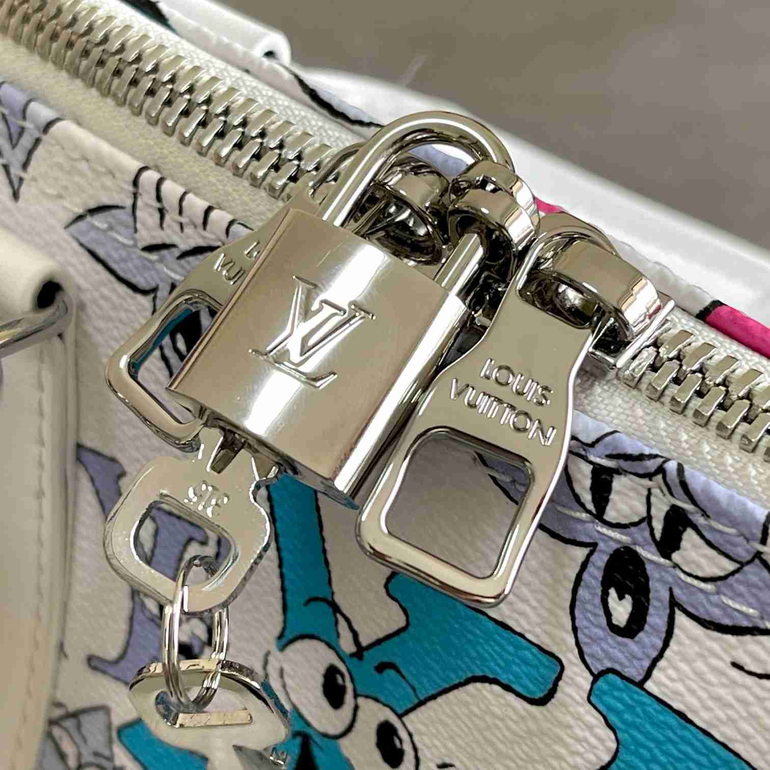 Louis Vuitton Keepall Bandoulière 50    M21863 - DopestKickz