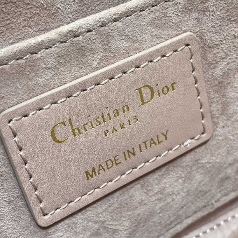 Dior Small 30 Montaigne Avenue Bag - DopestKickz
