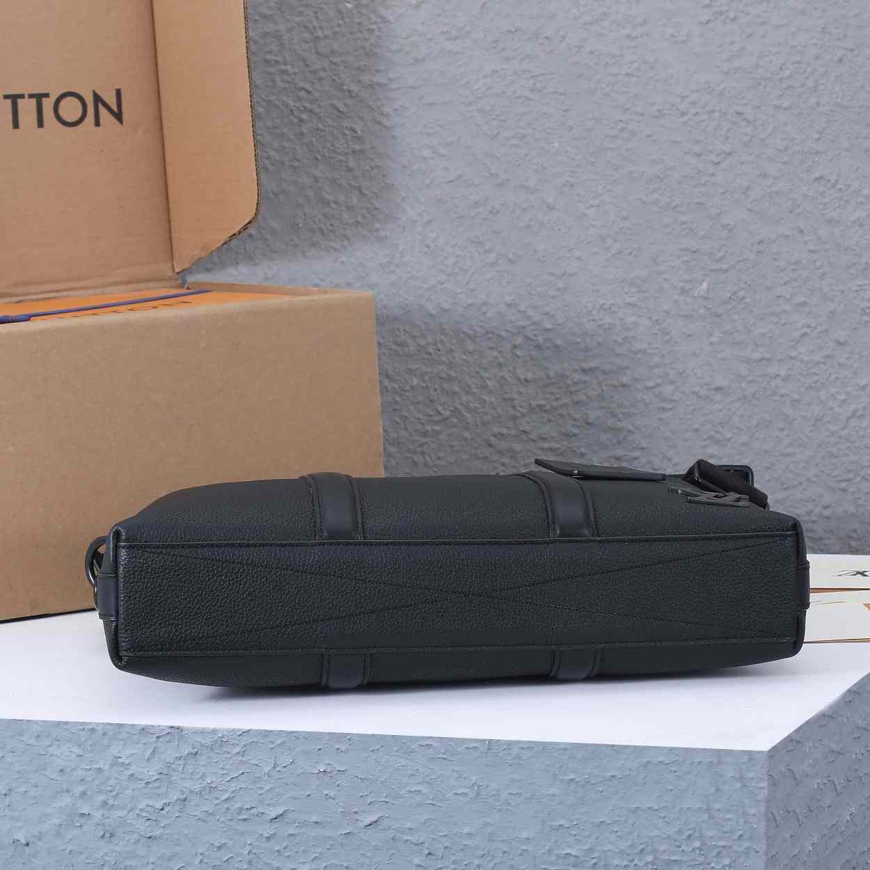 Louis Vuitton Takeoff Briefcase     M59159 - DopestKickz