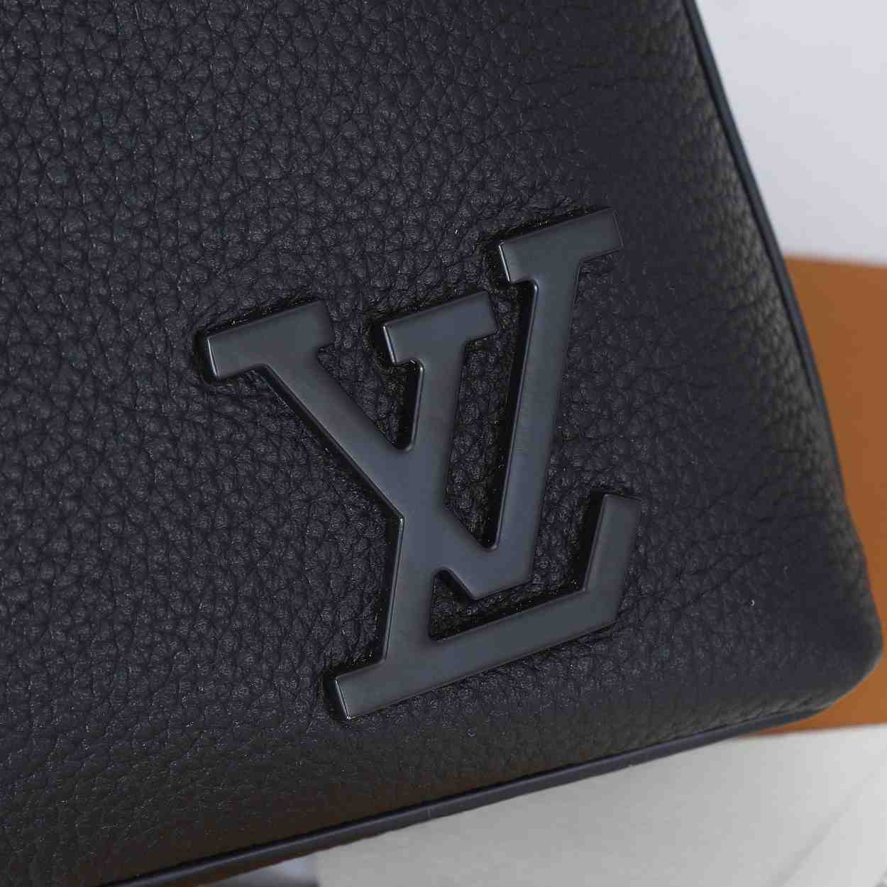 Louis Vuitton Takeoff Briefcase     M59159 - DopestKickz