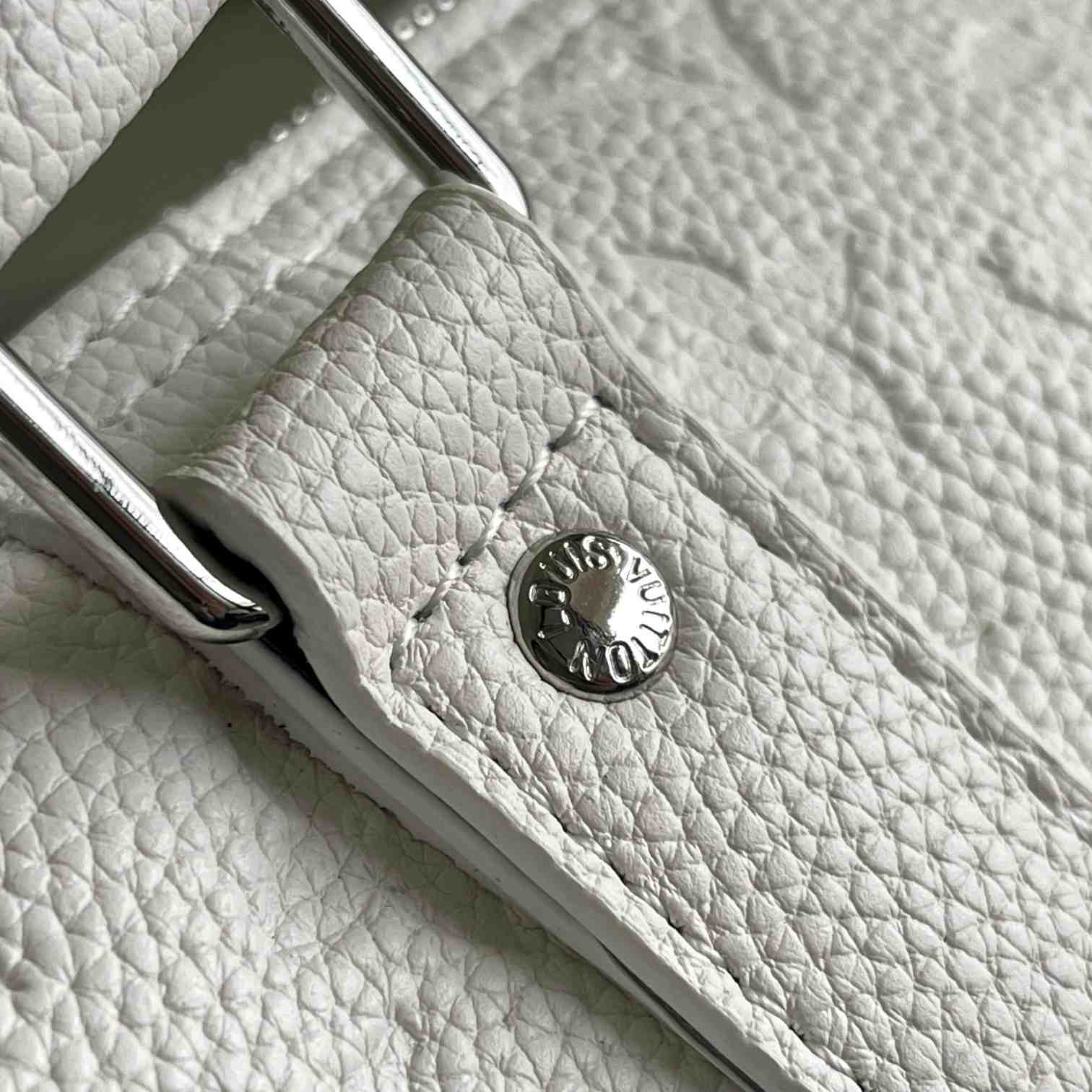 Louis Vuitton LV x YK Bandoulière Keepall 50    M21678 - DopestKickz