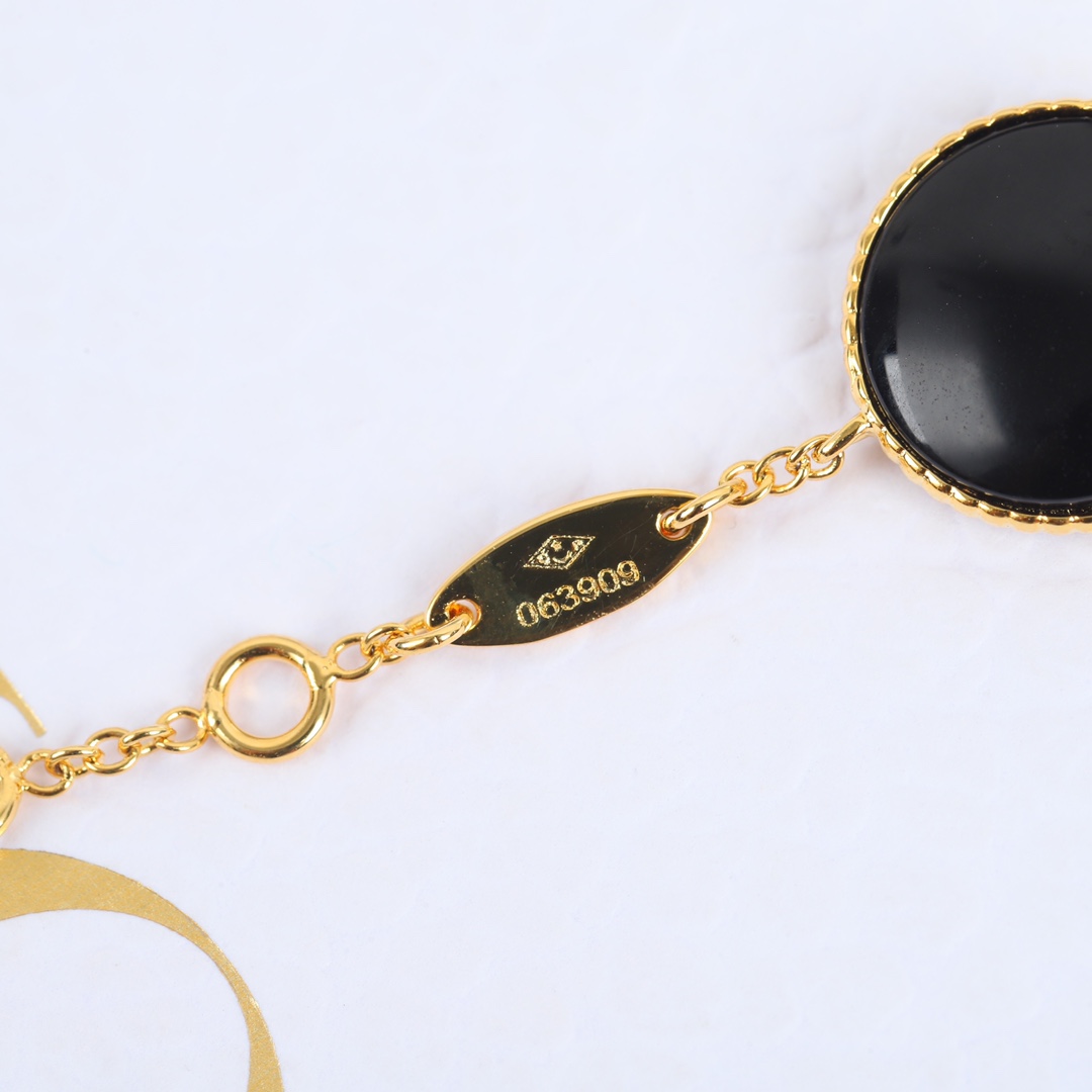 Dior Rose Des Vents And Rose Céleste Bracelet - DopestKickz