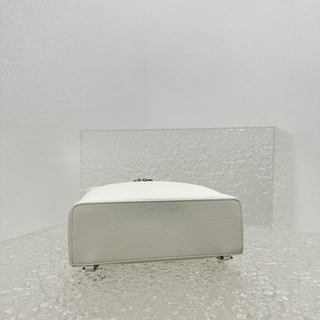 Loro Piana Extra Pocket Backpack L23.5   (23×8×22cm) - DopestKickz