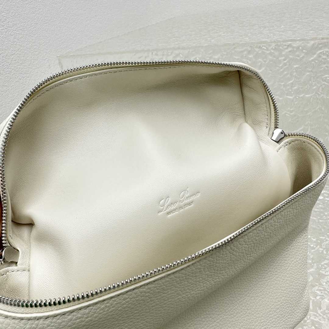 Loro Piana Extra Pocket Backpack L23.5   (23×8×22cm) - DopestKickz