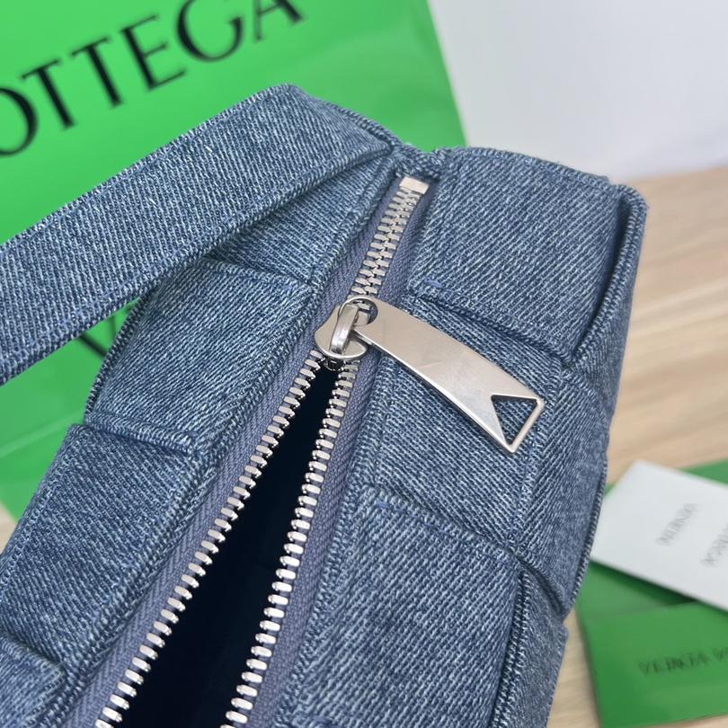 Bottega Veneta Brick Cassette Shoulder Bag (28x14x10cm) - DopestKickz