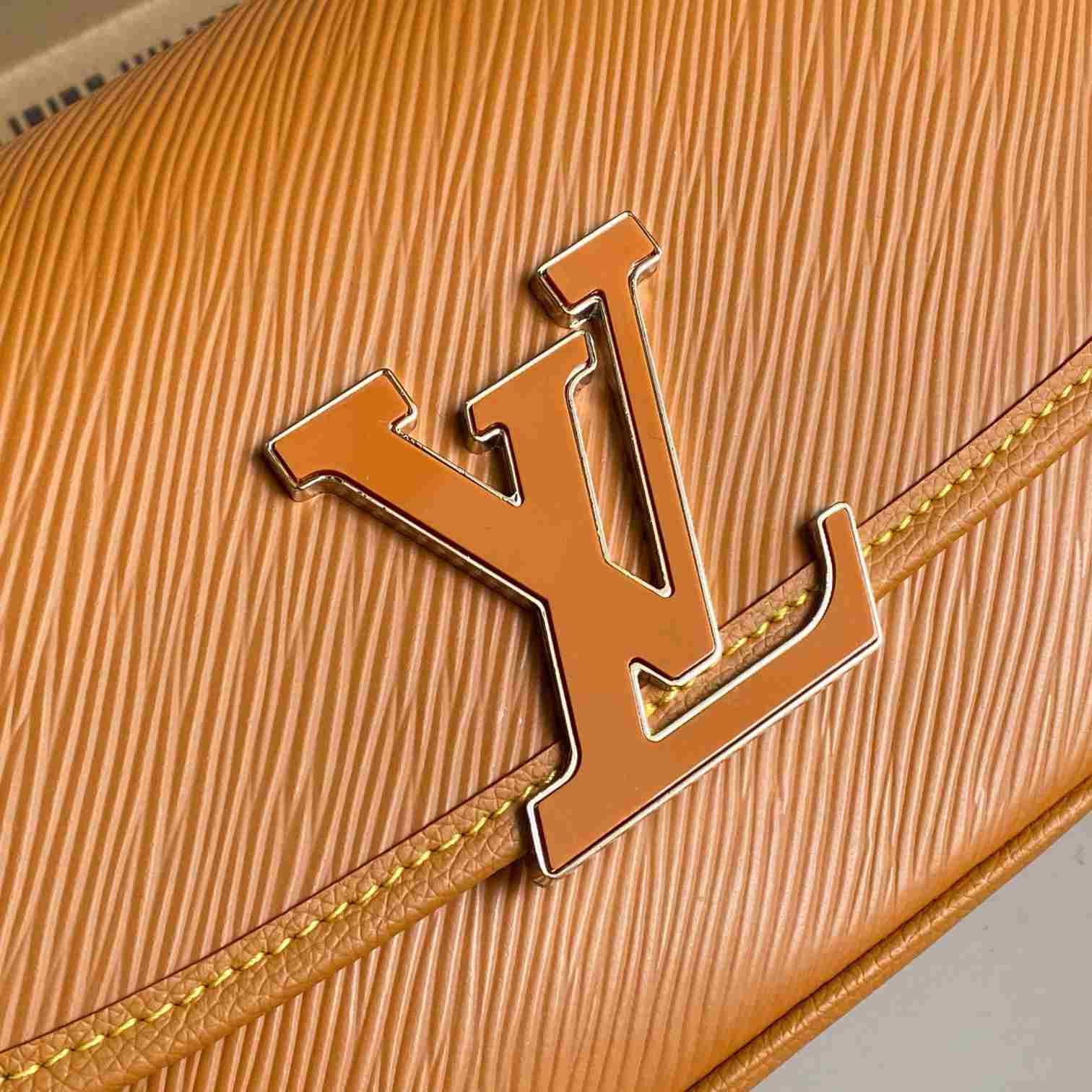 Louis Vuitton Buci    M59459 - DopestKickz