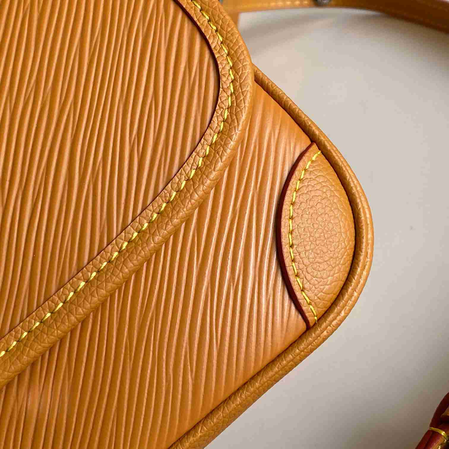 Louis Vuitton Buci    M59459 - DopestKickz