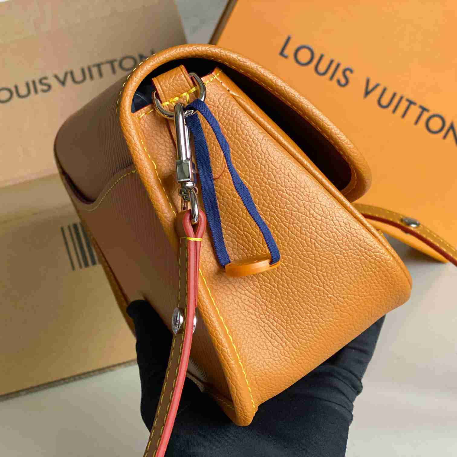 Louis Vuitton Buci    M59459 - DopestKickz