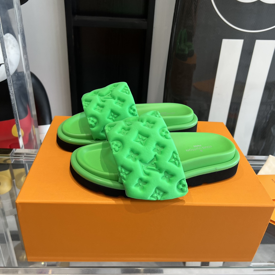 Louis Vuitton Pool Pillow Flat Comfort Mule        1AB1N6 - DopestKickz