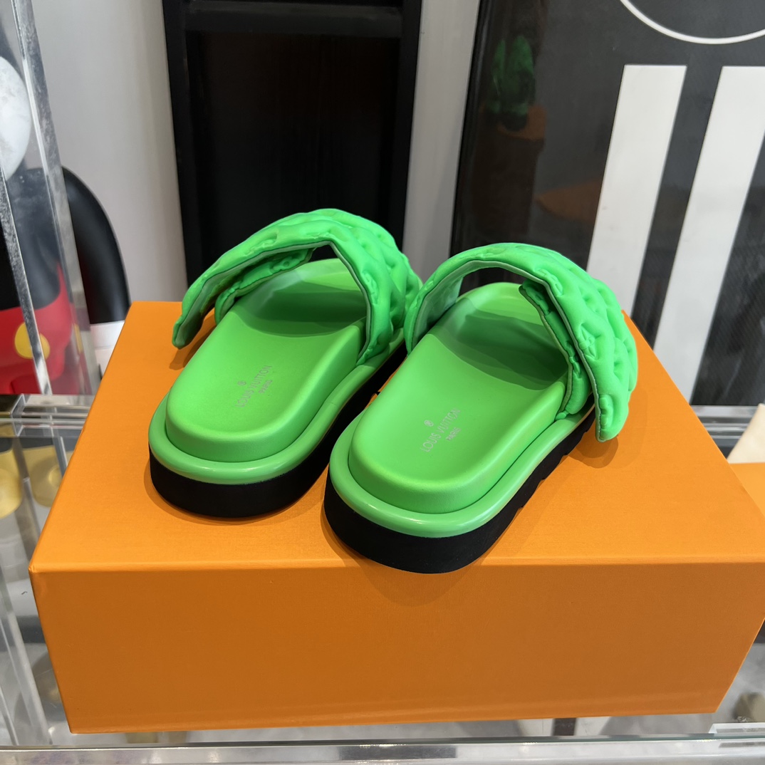 Louis Vuitton Pool Pillow Flat Comfort Mule        1AB1N6 - DopestKickz