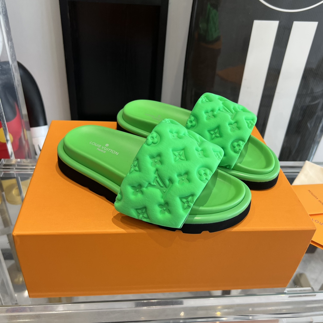 Louis Vuitton Pool Pillow Flat Comfort Mule        1AB1N6 - DopestKickz