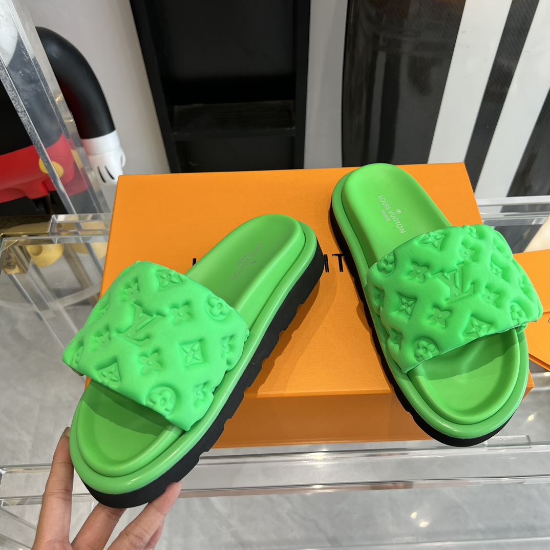 Louis Vuitton Pool Pillow Flat Comfort Mule        1AB1N6 - DopestKickz