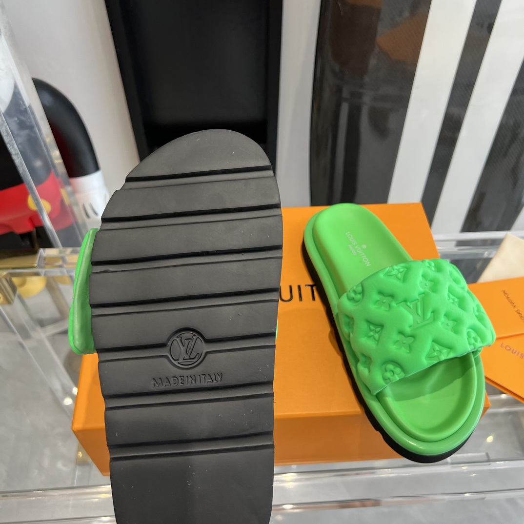 Louis Vuitton Pool Pillow Flat Comfort Mule        1AB1N6 - DopestKickz