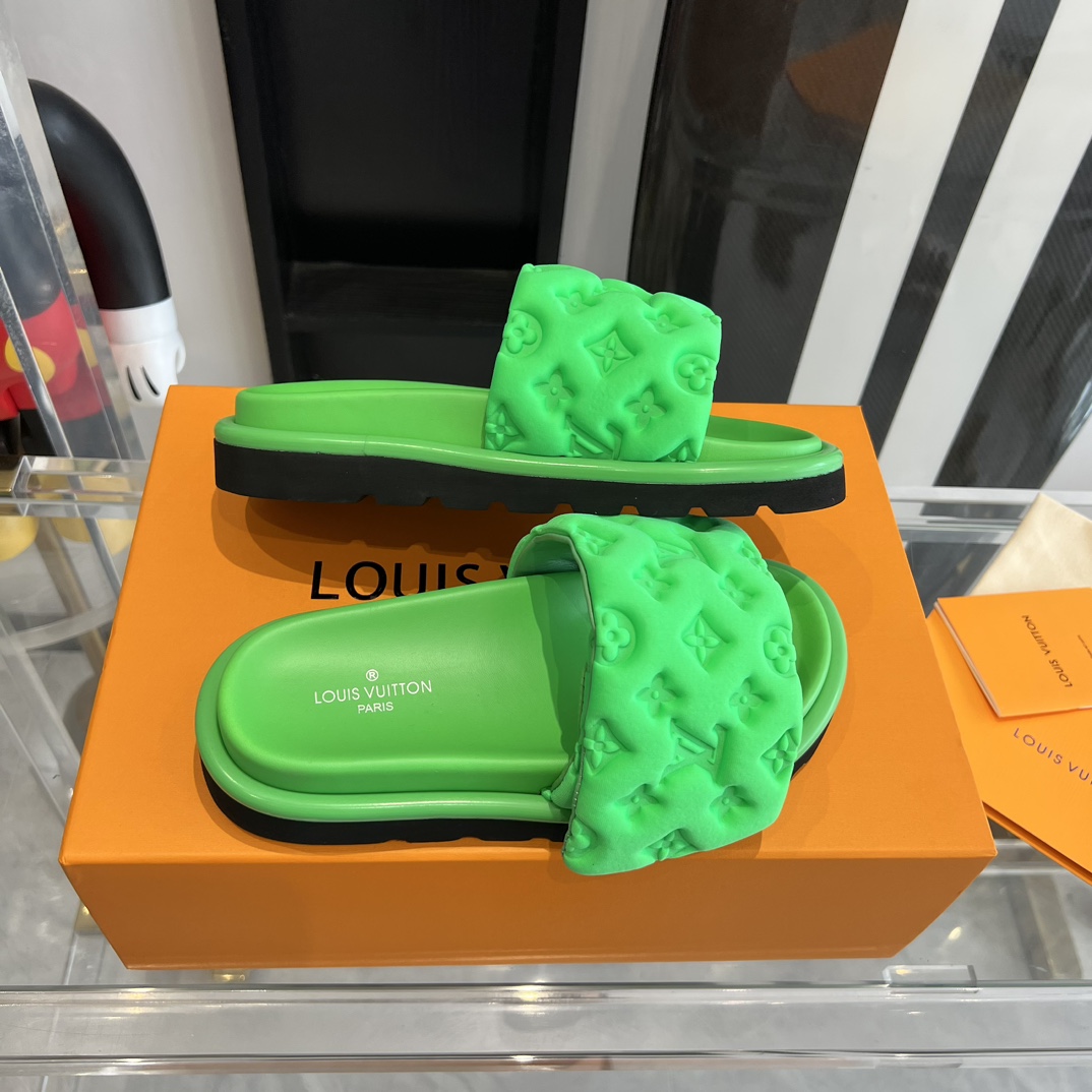 Louis Vuitton Pool Pillow Flat Comfort Mule        1AB1N6 - DopestKickz