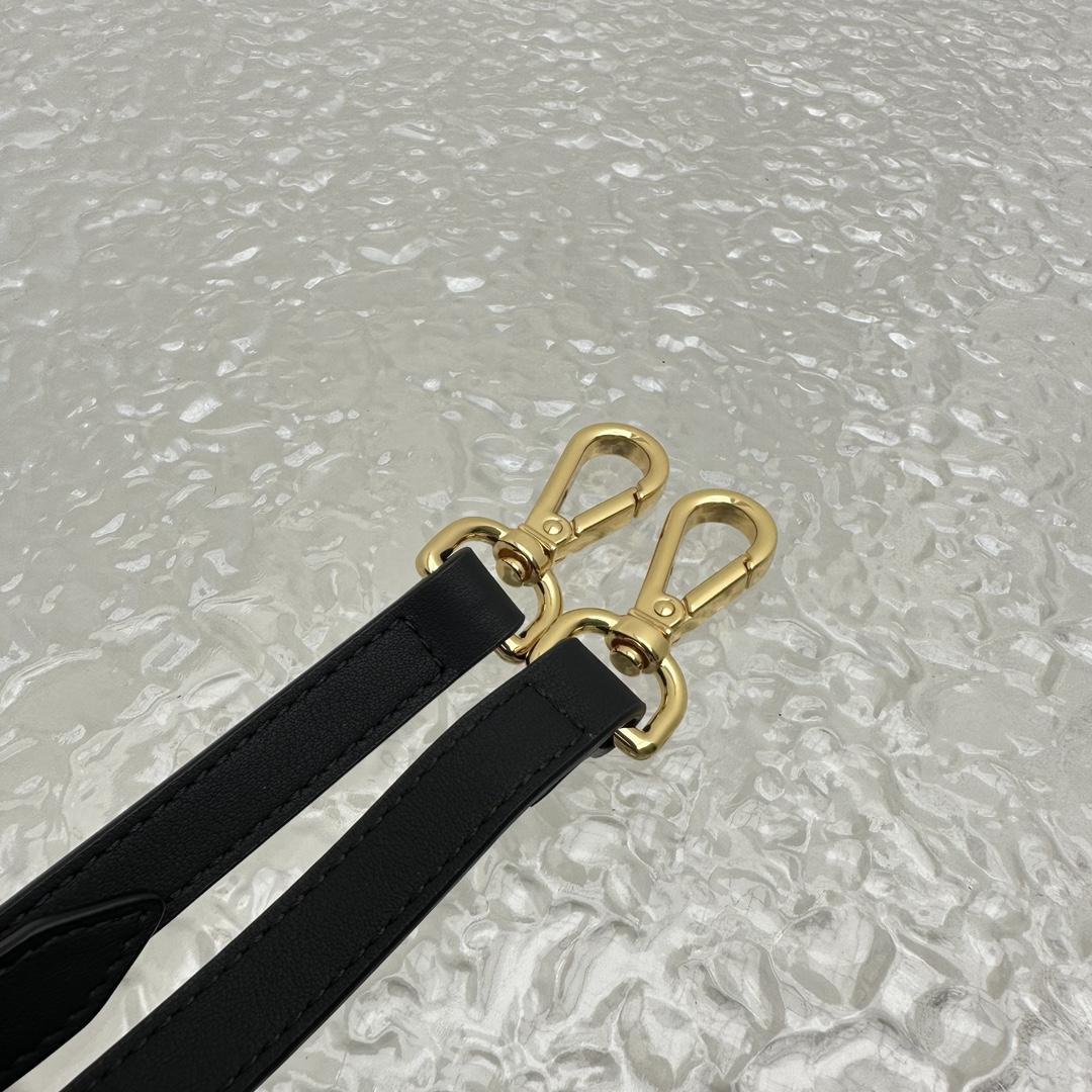 Jacquemus Le Grand Bambino - Black - DopestKickz