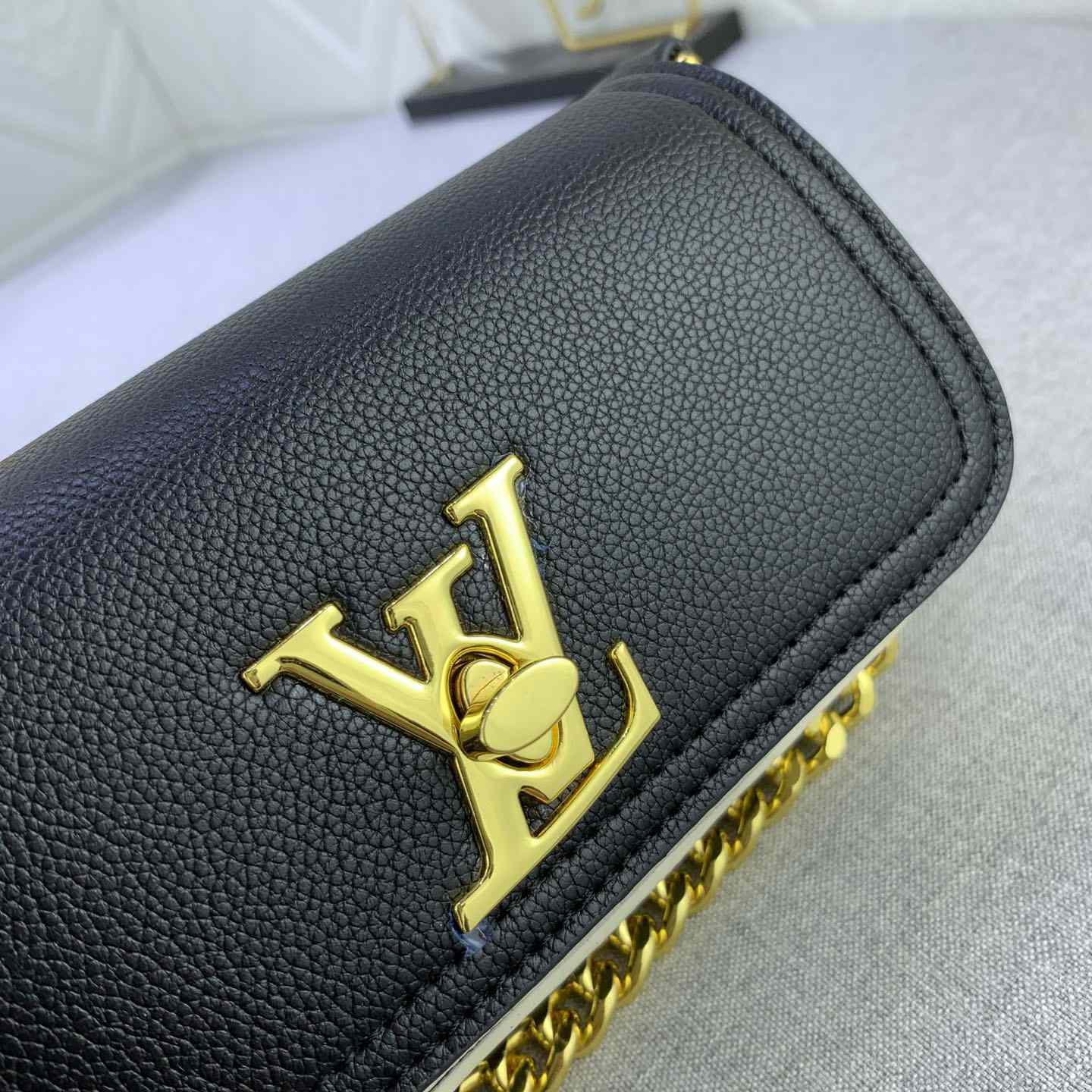 Louis Vuitton Lockme Tender Pochette (18-9-4cm)    M81560 - DopestKickz