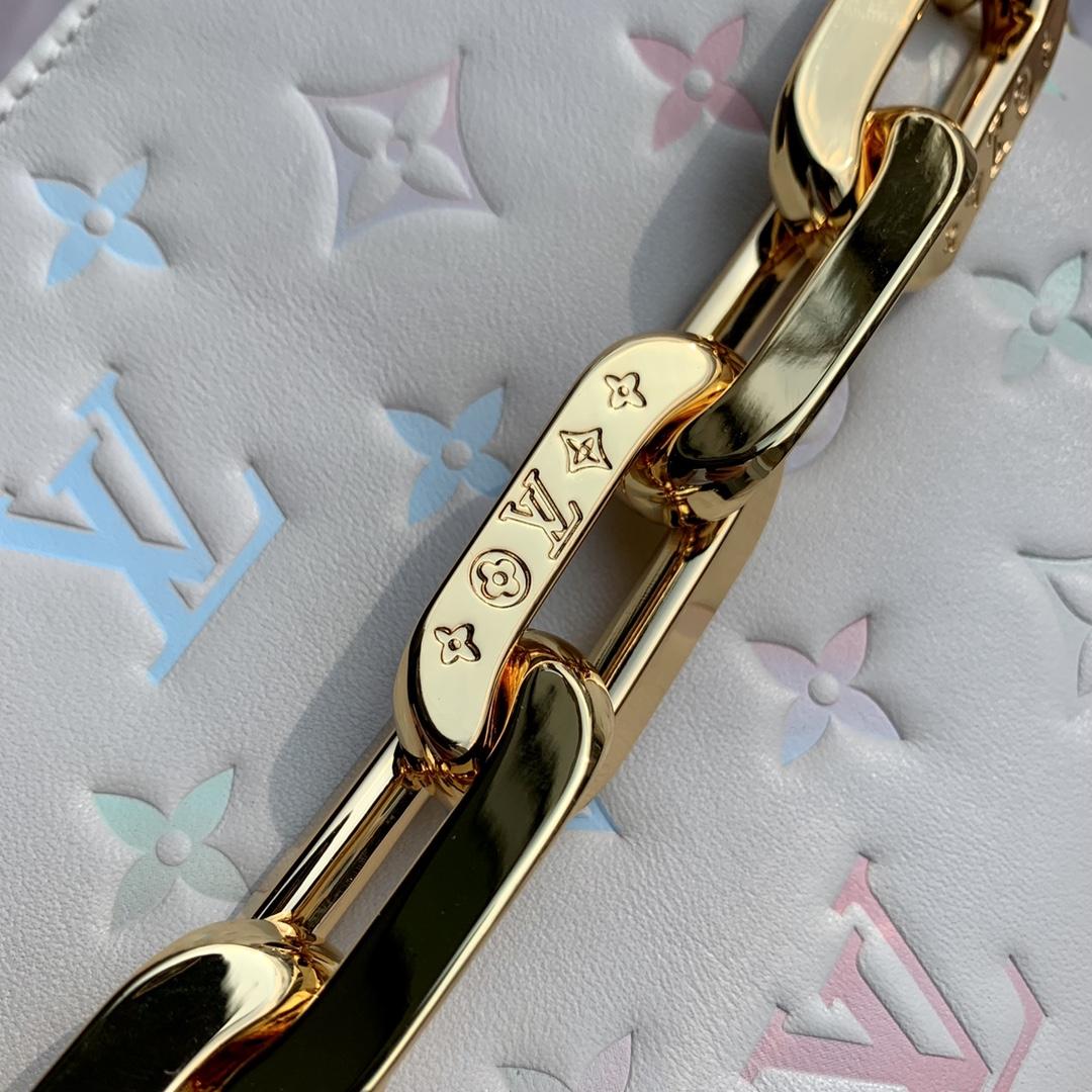 Louis Vuitton Coussin Bag (21-16-7cm)    M22993 - DopestKickz