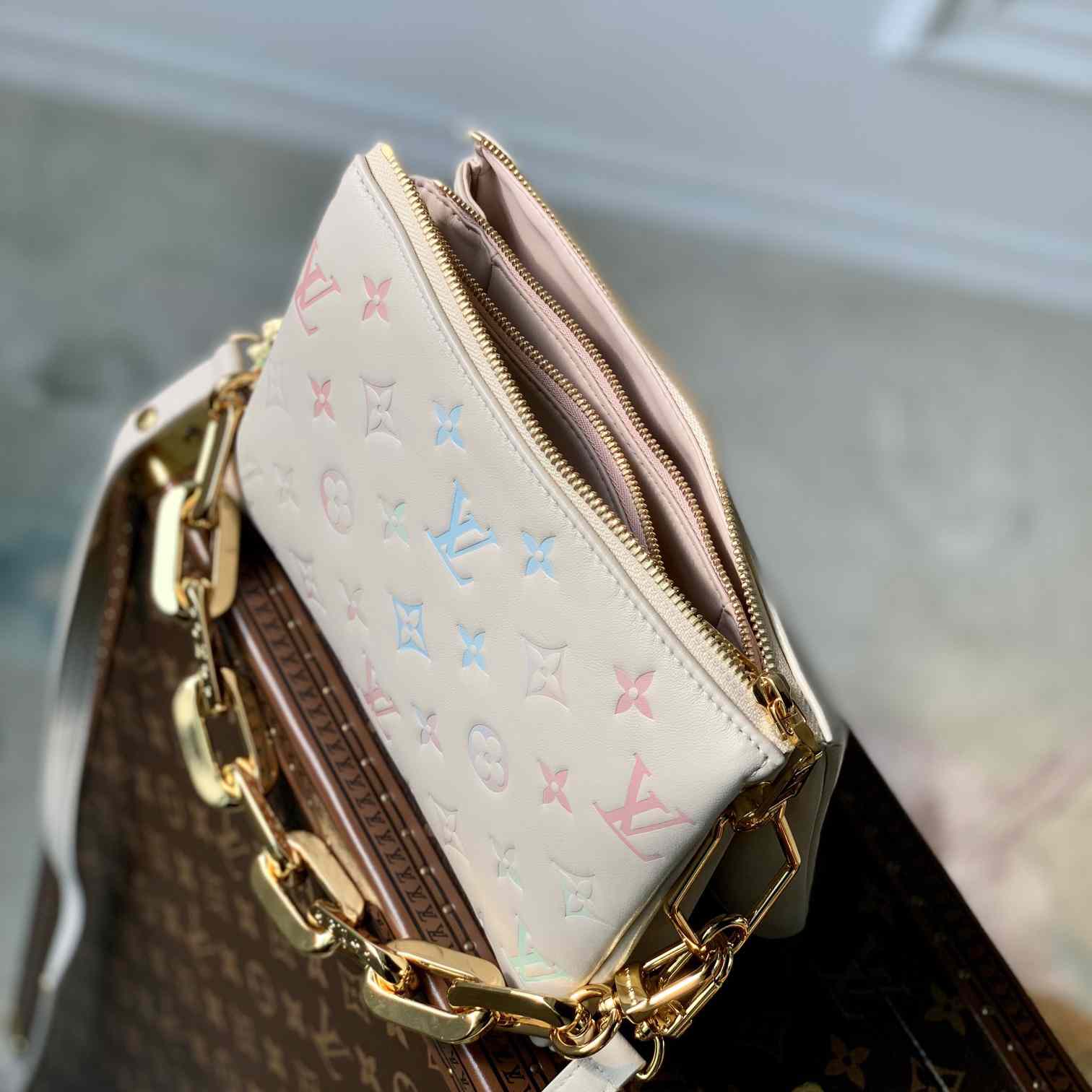 Louis Vuitton Coussin Bag (21-16-7cm)    M22993 - DopestKickz