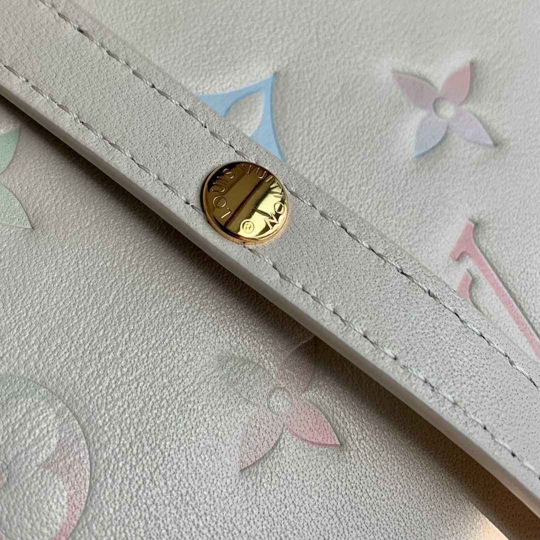 Louis Vuitton Coussin Bag (21-16-7cm)    M22993 - DopestKickz