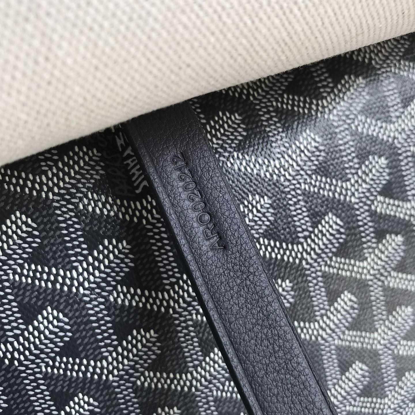 Goyard Capetien Messenger Bag (35×26×7.5cm) - DopestKickz