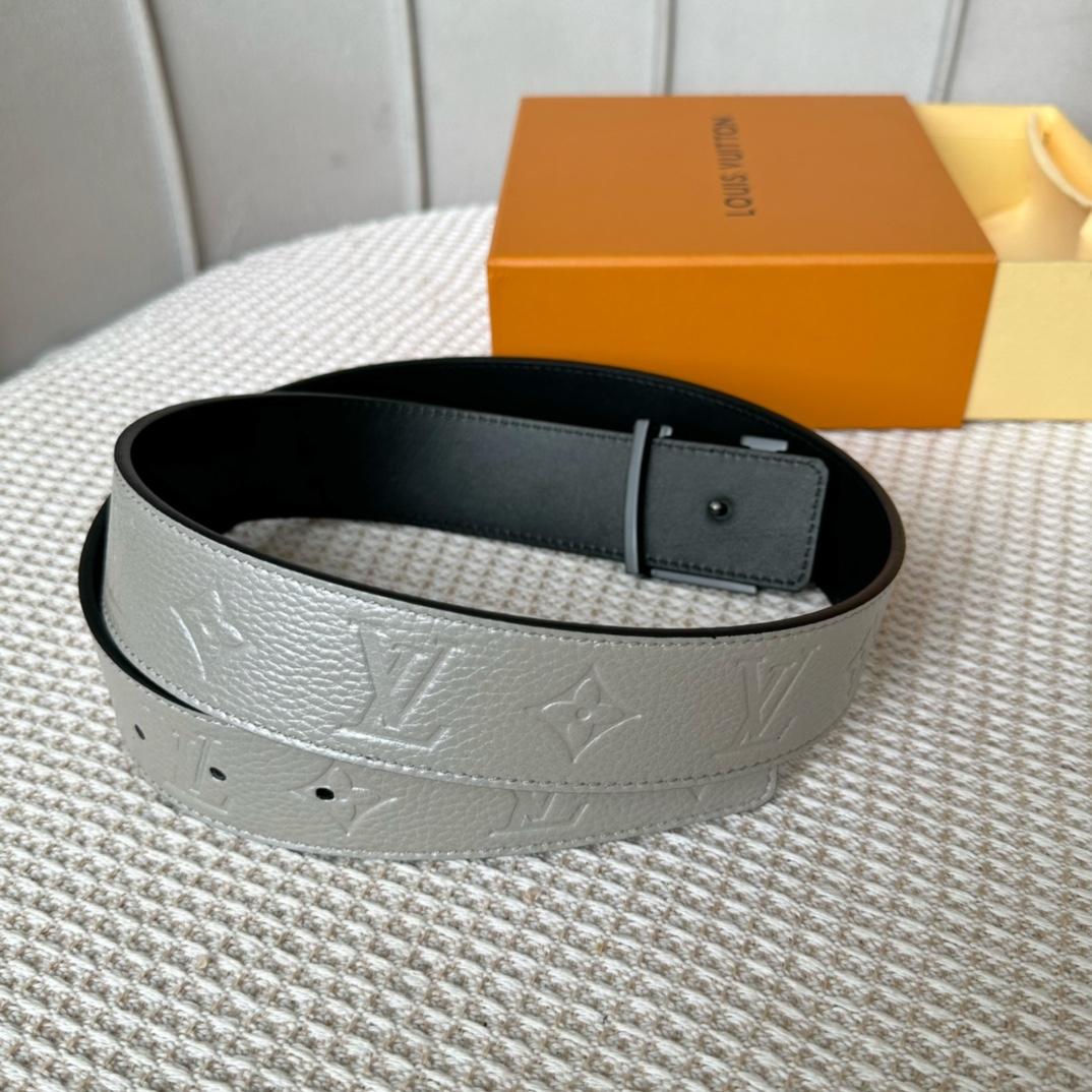 Louis Vuitton LV Initials 40mm Reversible Belt   M8261V - DopestKickz