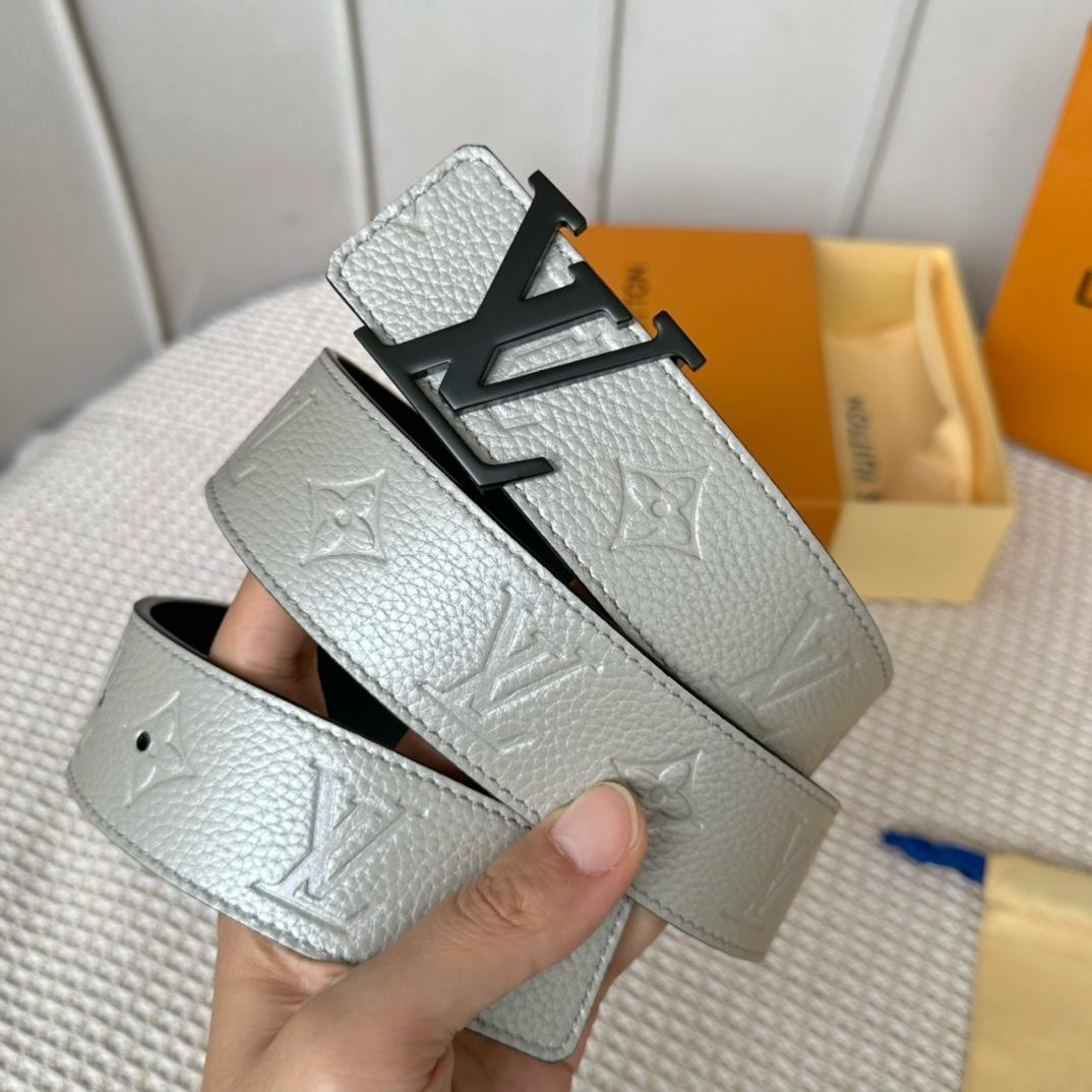 Louis Vuitton LV Initials 40mm Reversible Belt   M8261V - DopestKickz