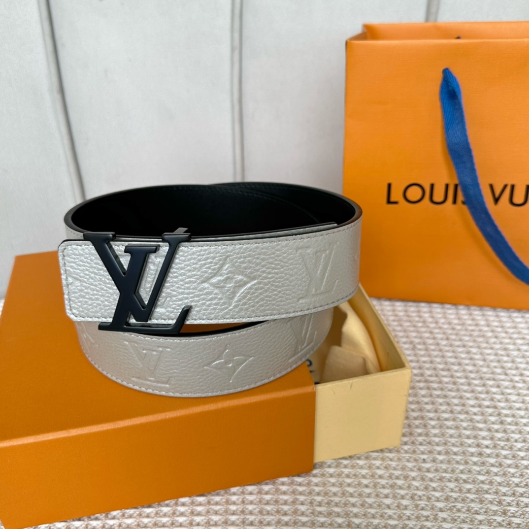 Louis Vuitton LV Initials 40mm Reversible Belt   M8261V - DopestKickz