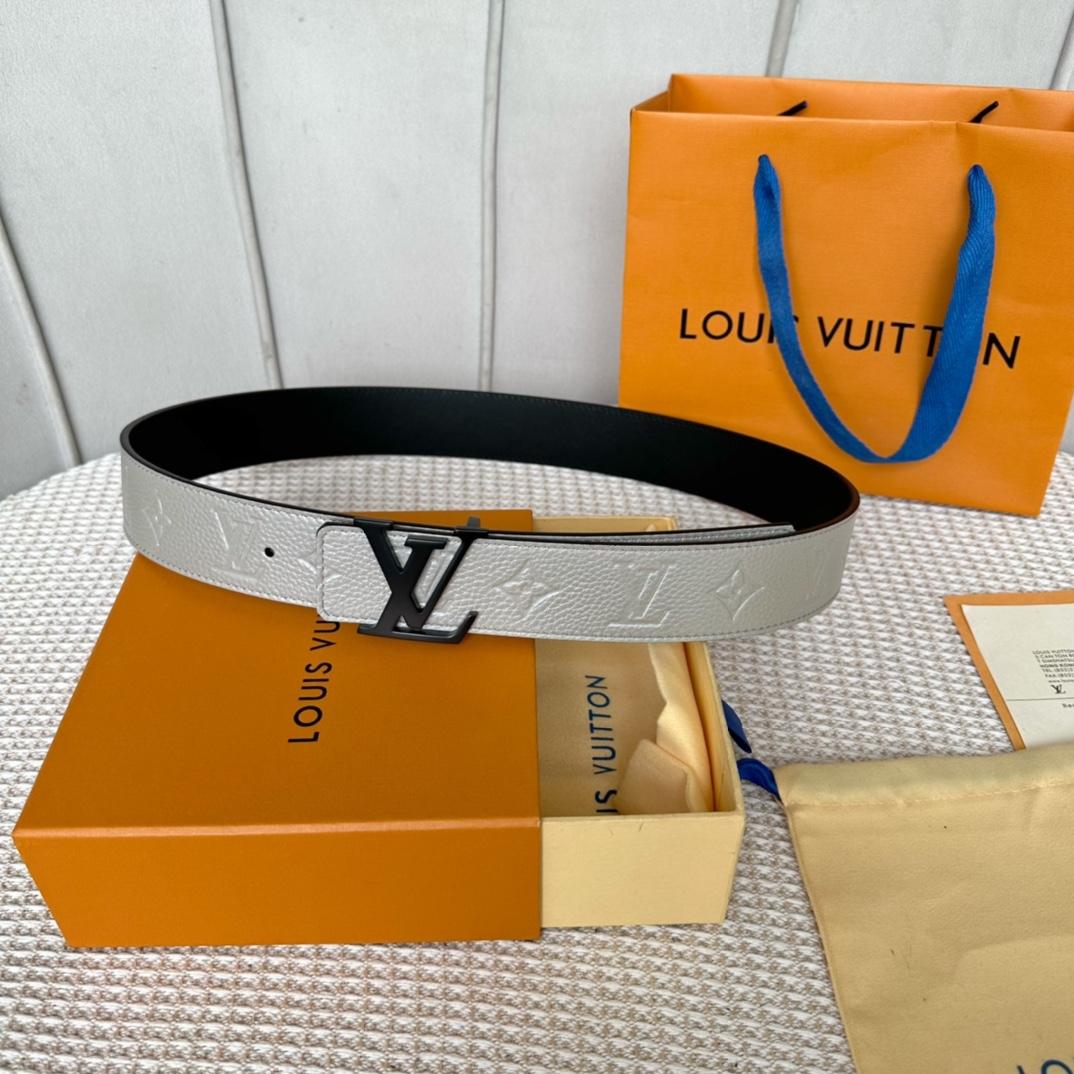 Louis Vuitton LV Initials 40mm Reversible Belt   M8261V - DopestKickz