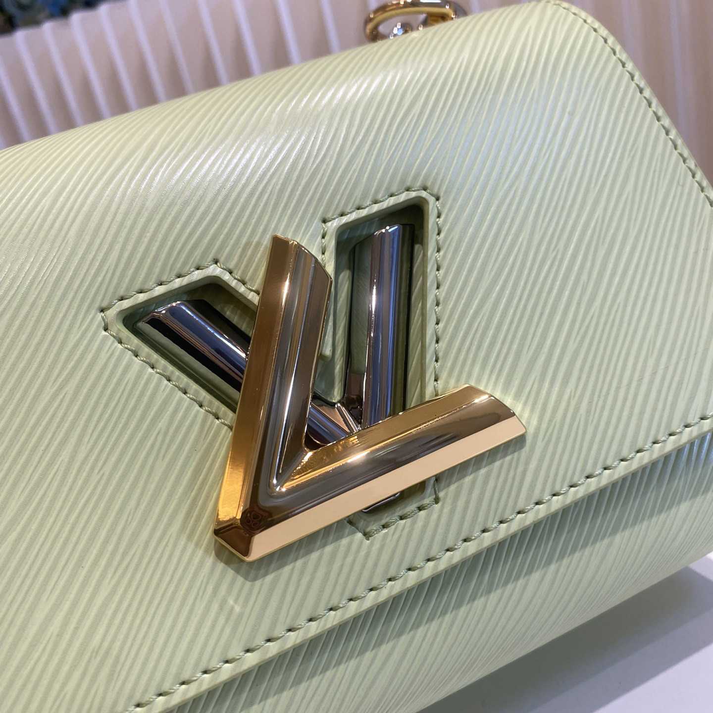 Louis Vuitton Twist PM   M22768 - DopestKickz