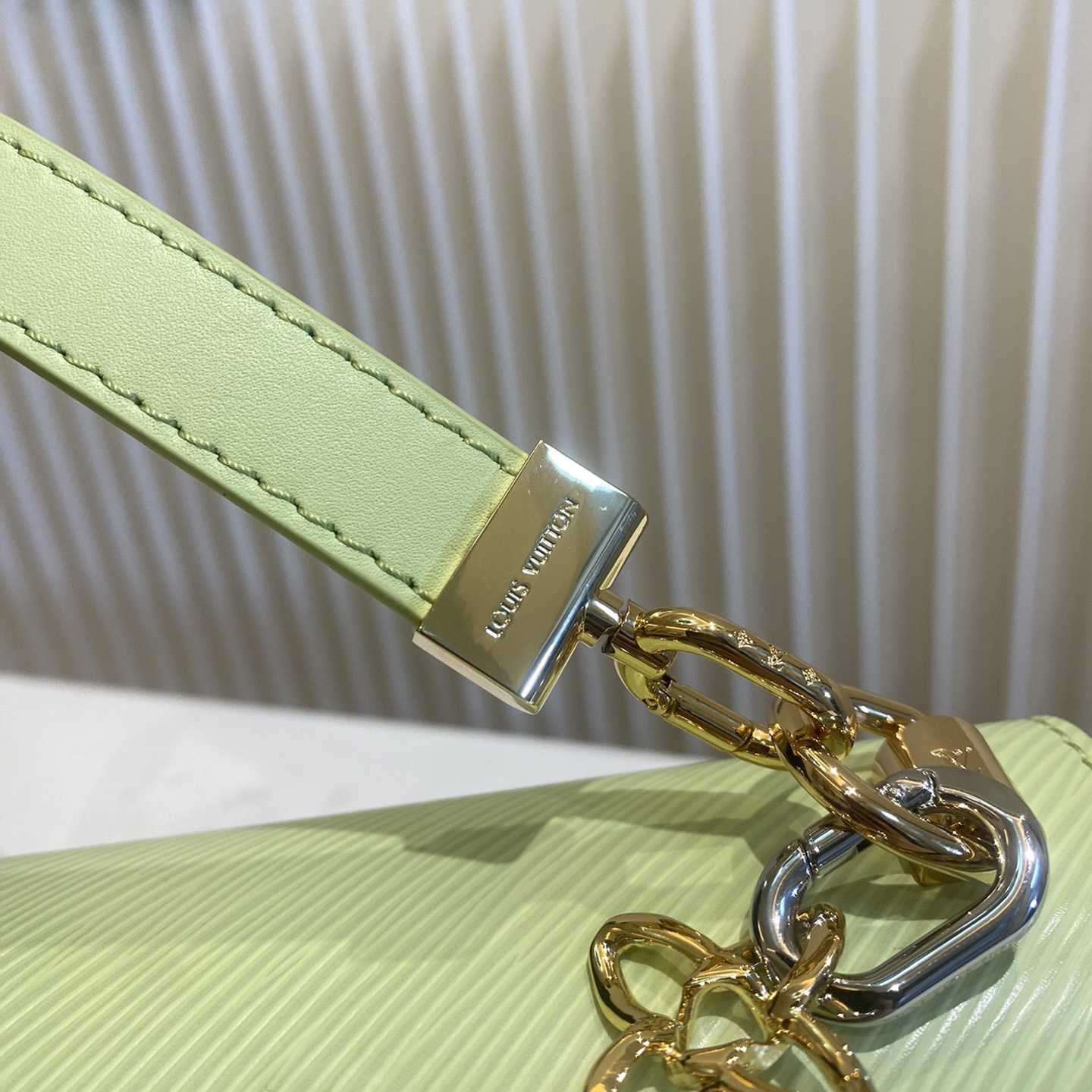 Louis Vuitton Twist PM   M22768 - DopestKickz