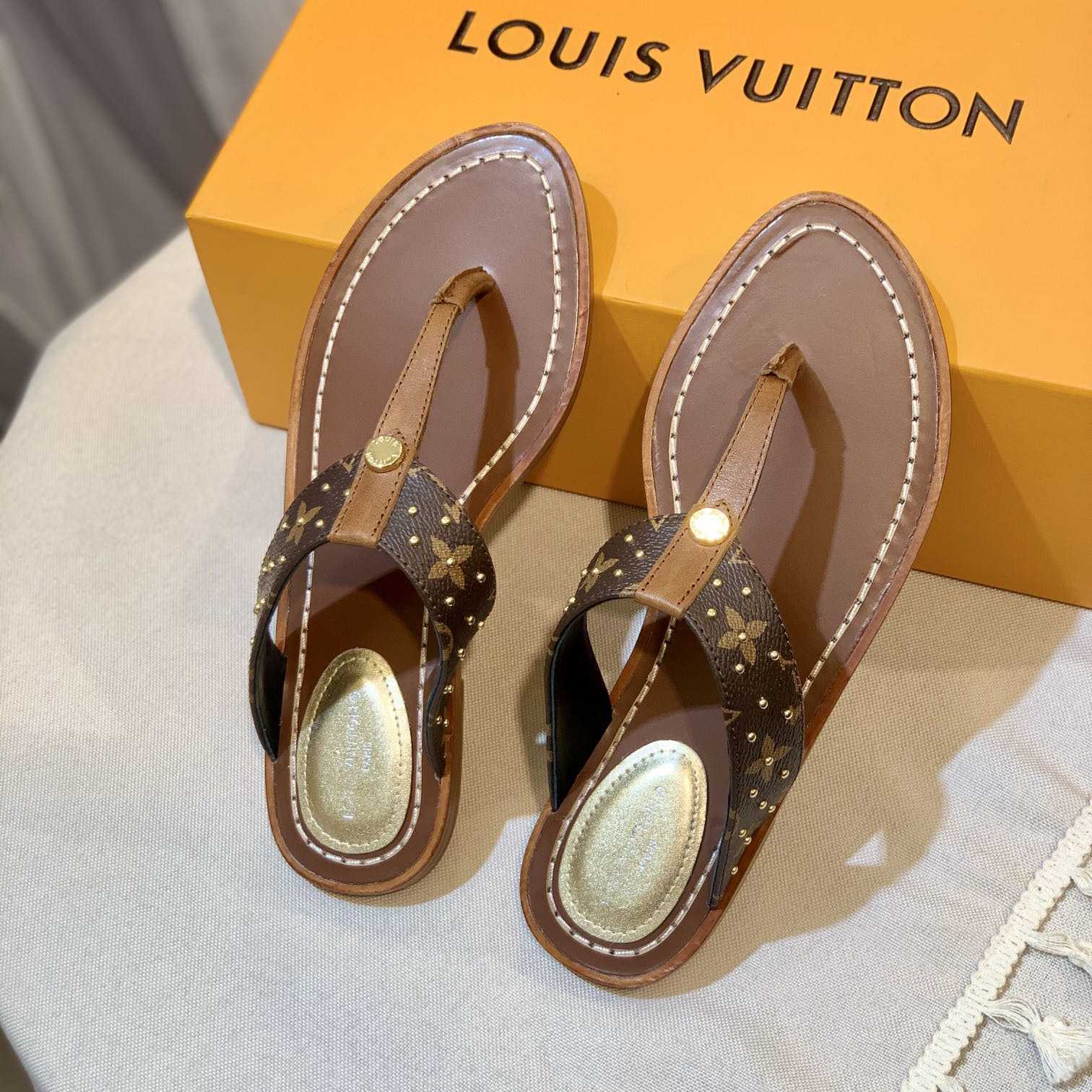 Louis Vuitton Sunny Flat Thong   1AB37T - DopestKickz