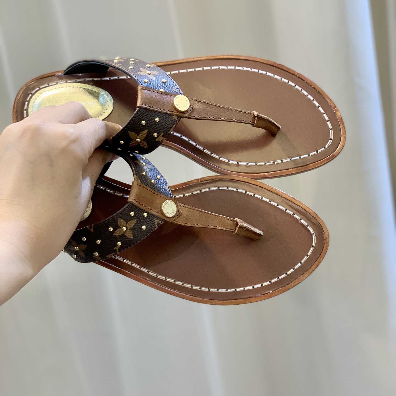 Louis Vuitton Sunny Flat Thong   1AB37T - DopestKickz