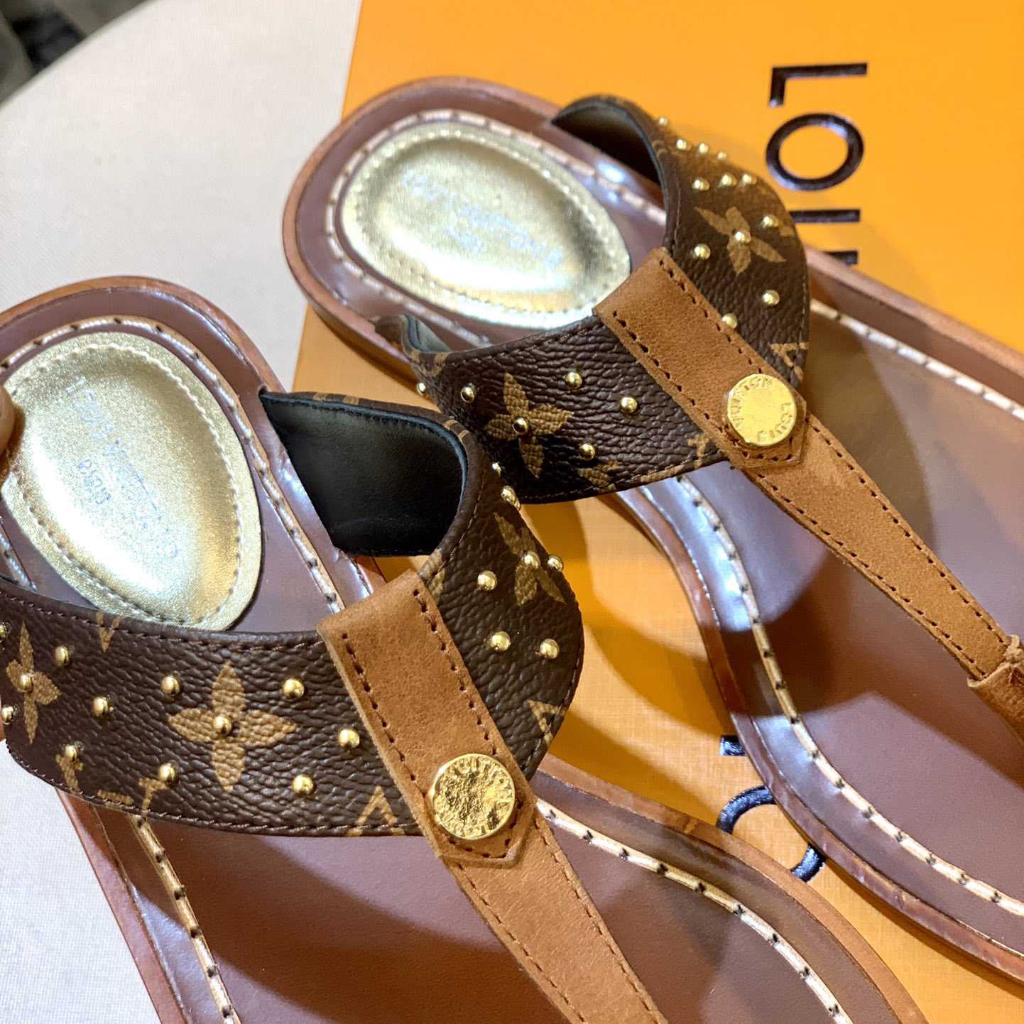 Louis Vuitton Sunny Flat Thong   1AB37T - DopestKickz