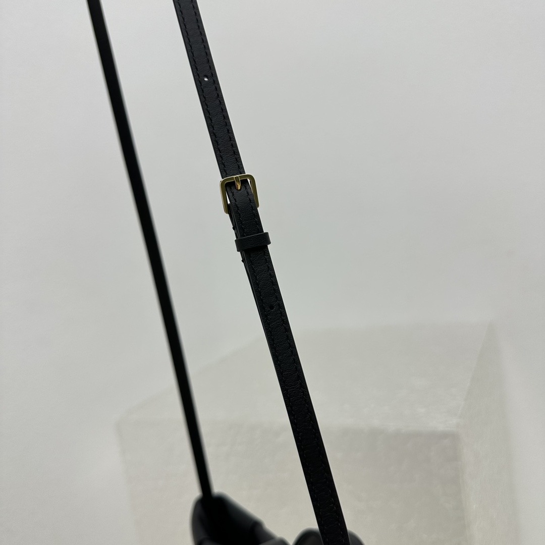 The Row Camdem Bag  ( 32x23x14cm) - DopestKickz