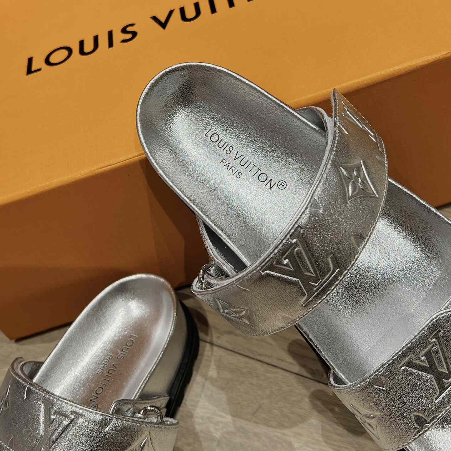 Louis Vuitton Bom Dia Flat Comfort Mules     1AB3OG - DopestKickz